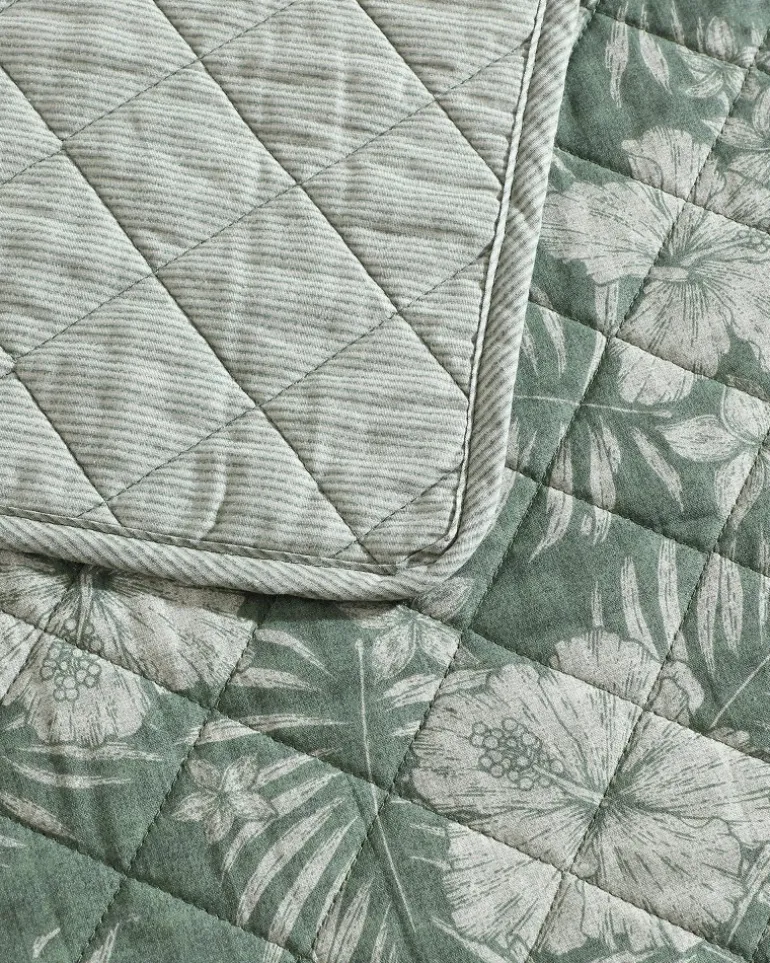 Hibiscus Jungle Reversible 3-Piece Full/Queen Quilt Set